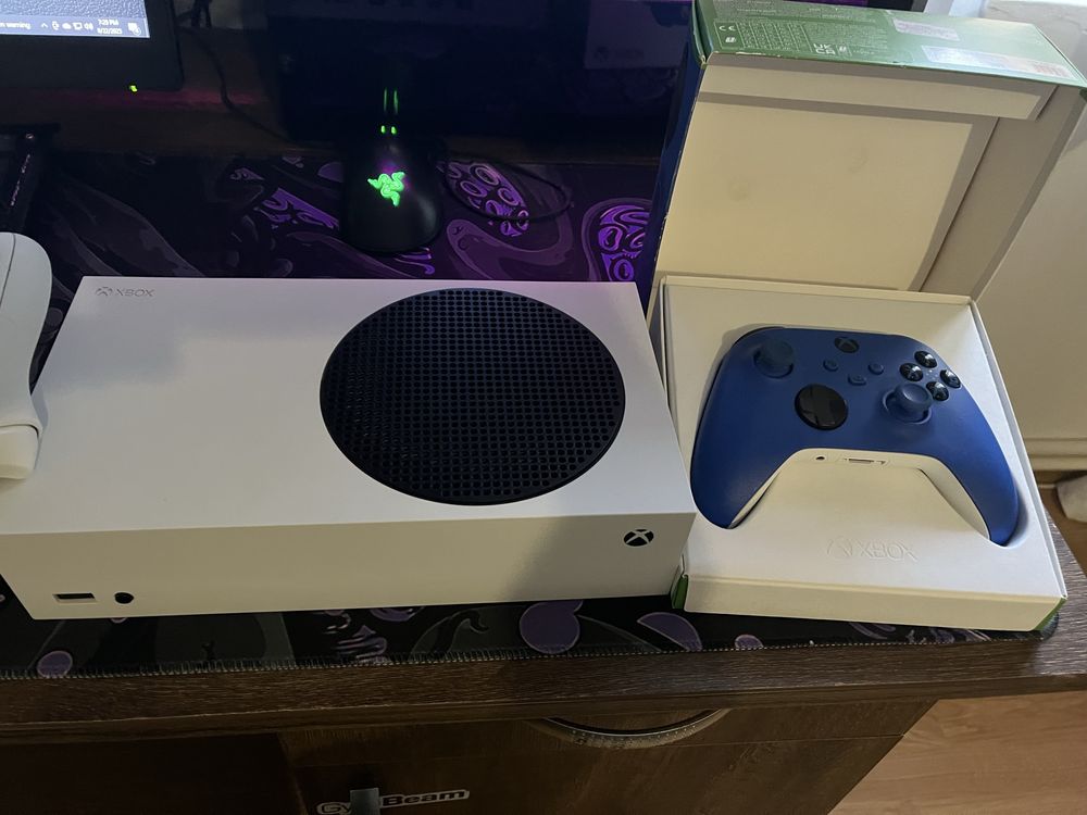 Vand xbox series s cu 2 manete