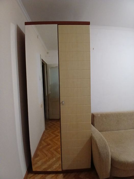 Продам шкаф с зеркалом