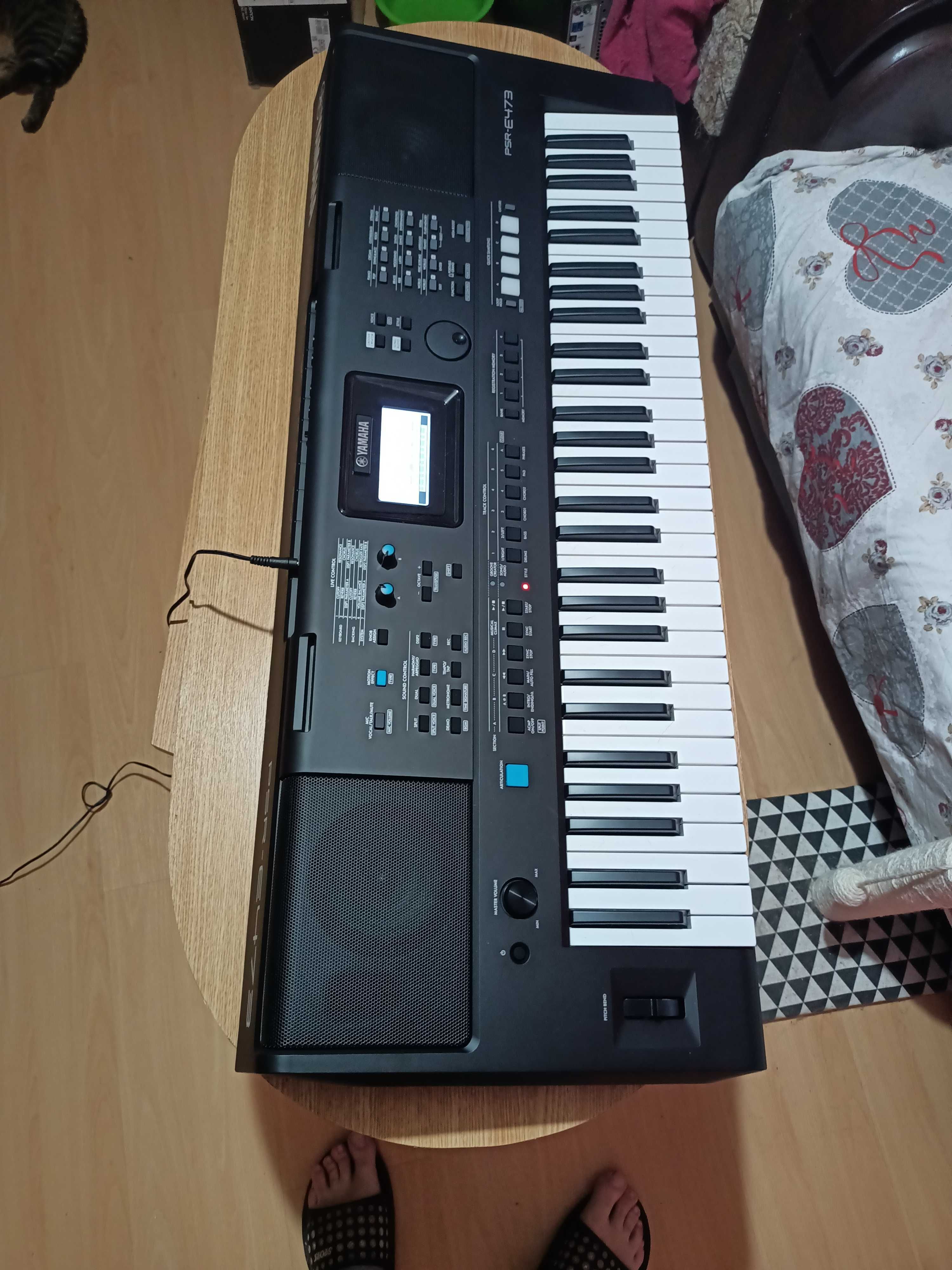 Vând orga Yamaha PSR E 473