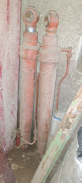 Хидравлични цилиндри