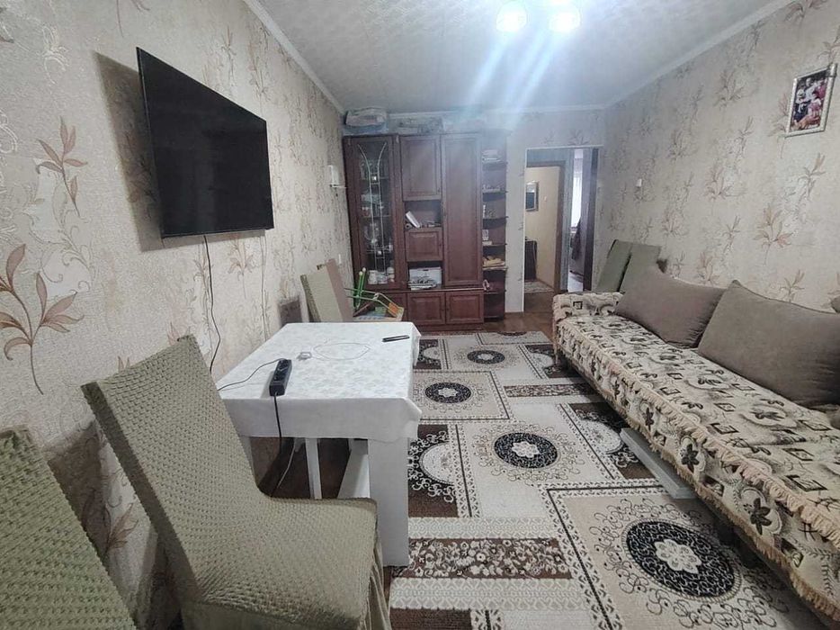 Продам 2х комн квартиру на 7 мкр(район Гвоздики)+ гараж, ТОРГ/ СРОЧНО/