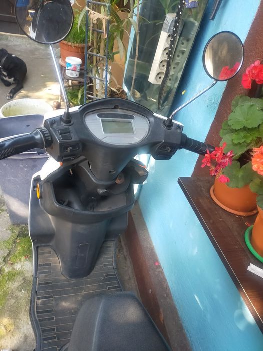 scuter electric stare buna dar necesita baterii fiind nefolosit.