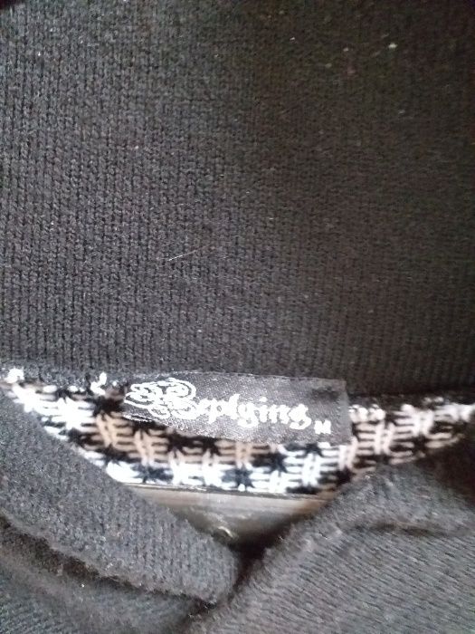 Продава мъжки пуловери на много изгодни цени