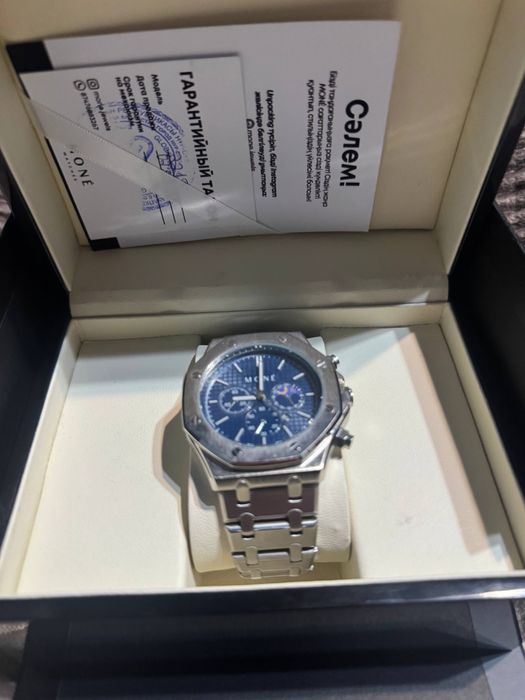 продам часы кварцевые mone