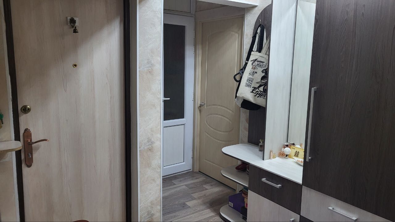 Продаю квартиру, 4 комнаты, 16 мкр