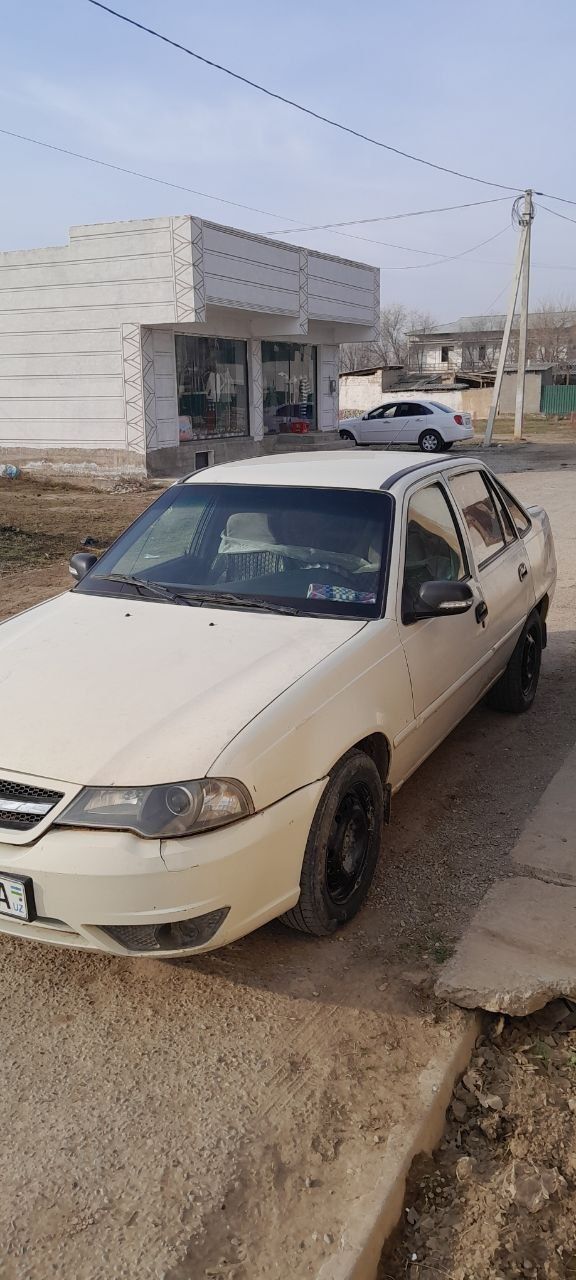 Nexia 2 2014 sotiladi