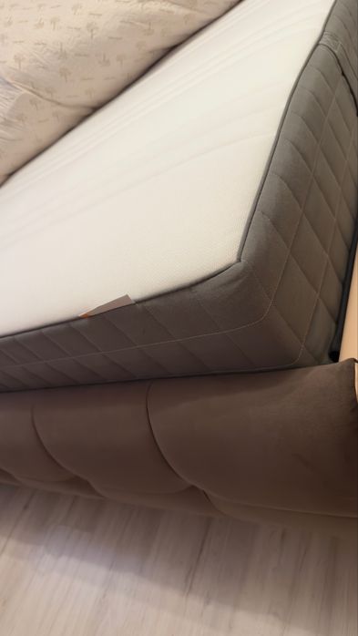 Pat tapițat cu ladă depozitare + saltea IKEA HÖVÅG – stare excelentă