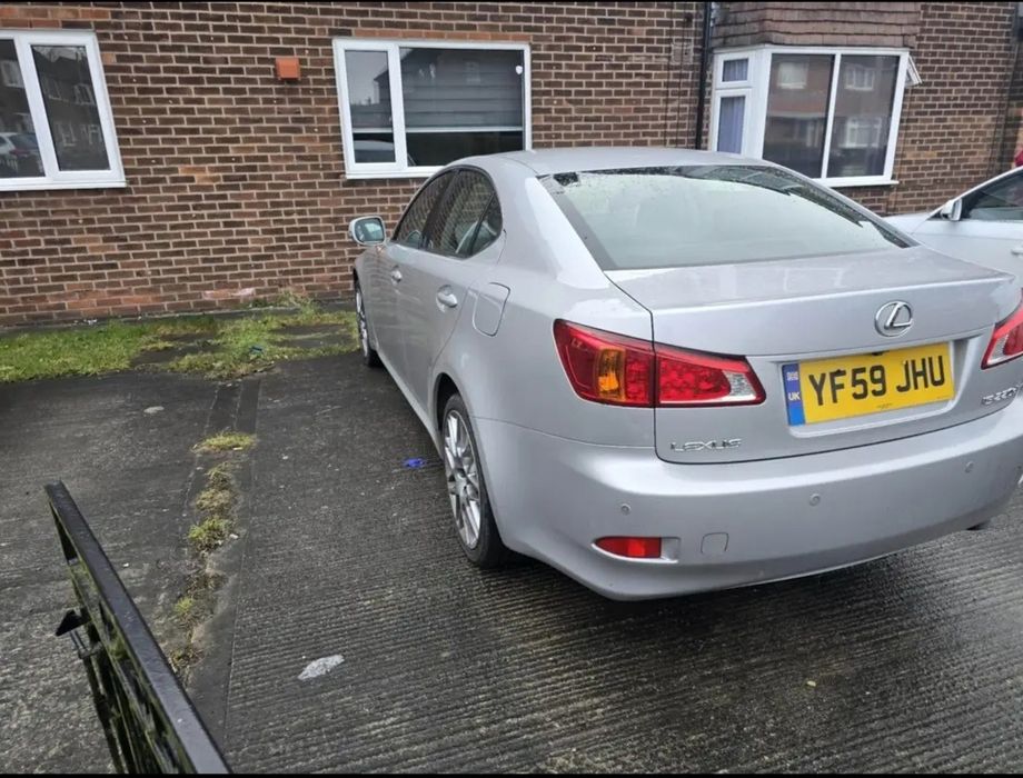 Lexus is 220 de vânzare