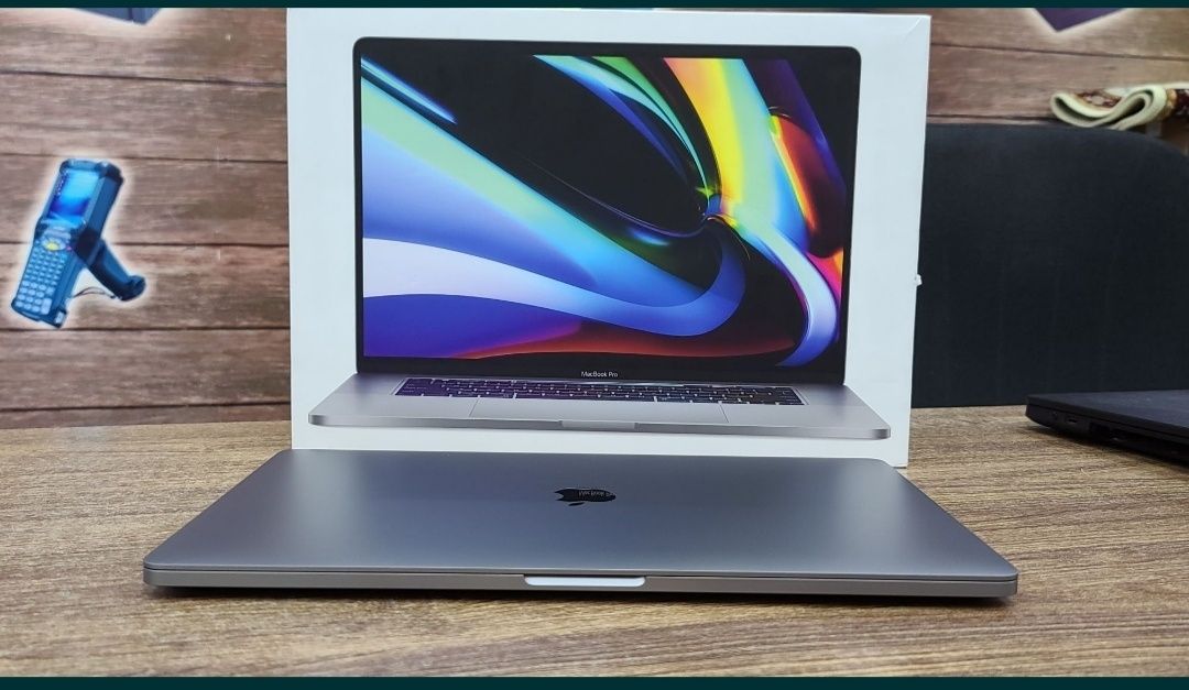 Macbook pro 16 inch  16/512