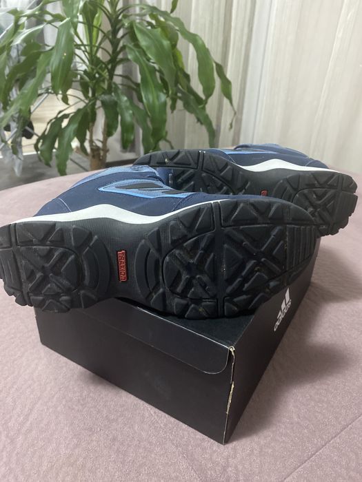 Маратонки адидас