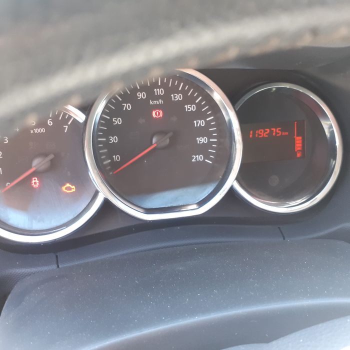 Vând Dacia Daster