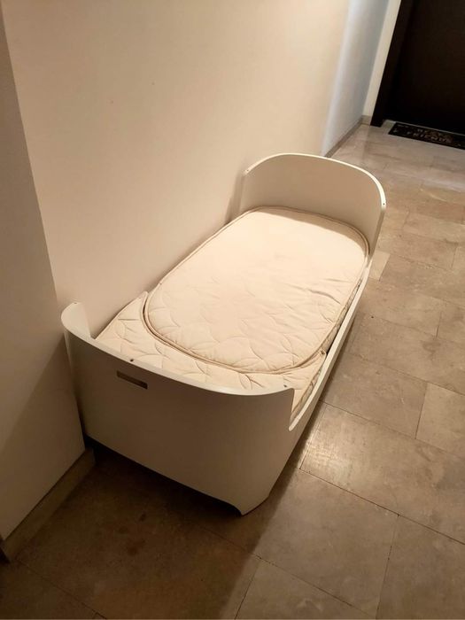 Vând pătuț Leander lemn  original,cu saltea bambus+husă impermeabilă