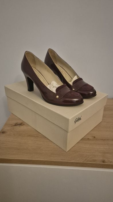 Vând pantofi marca Guban