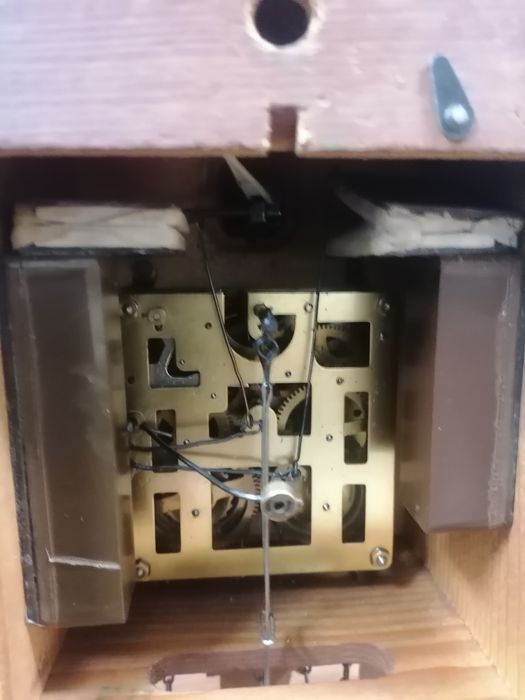 Работещ стенен механичен часовник