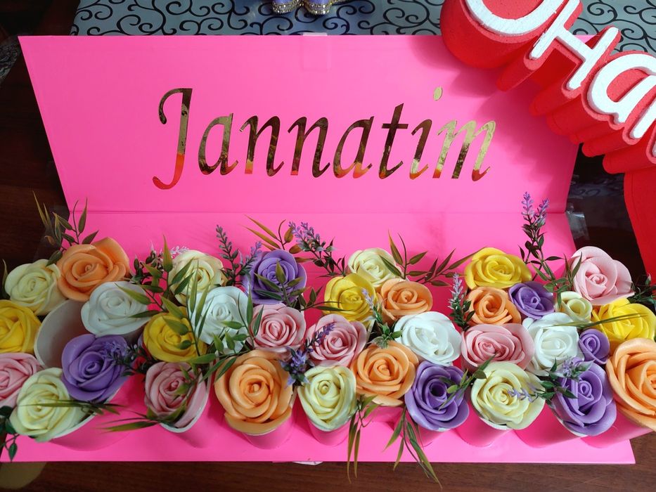 Sovg'a uchun buket Gul va svetilnik, Подарки для близких. (Заказга)