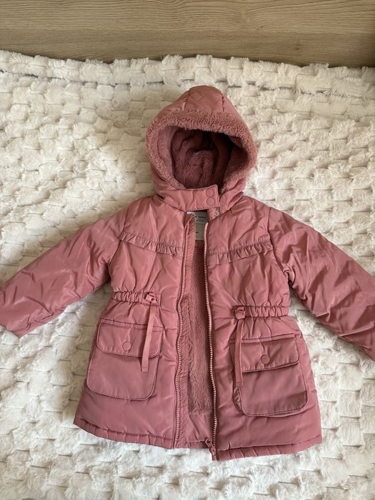 Бебешки и детски якета на марките hm и lcw.