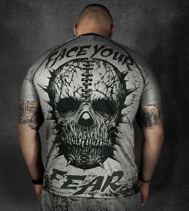 Продавам чисто нова рашгард тениска Pitbull Westside