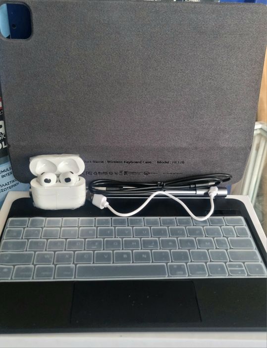 iPad калъф+клавиетура+подарък слушалки