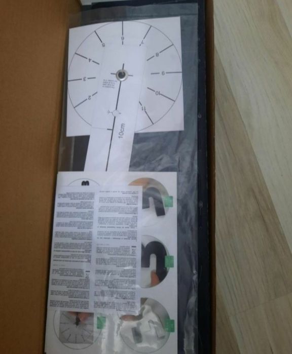 Ceas decorativ negru