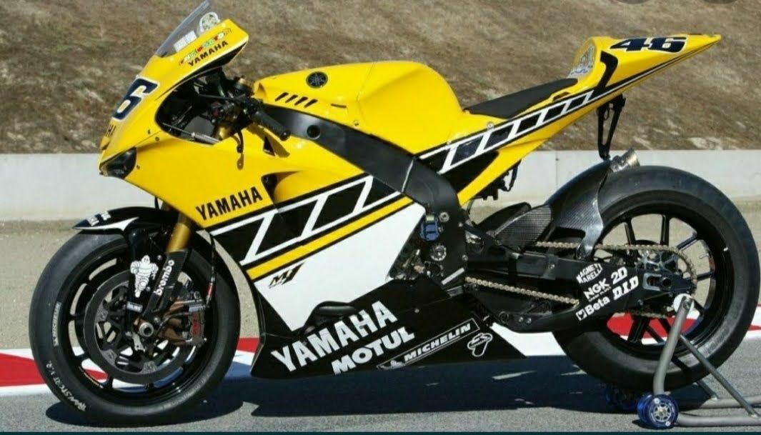 Мото шапка VR46 YAMAHA