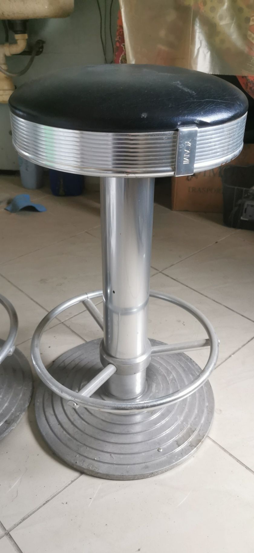 vînd scaune bar marca YCAMI,,,aluminiu cu ---piele ecologicã---
