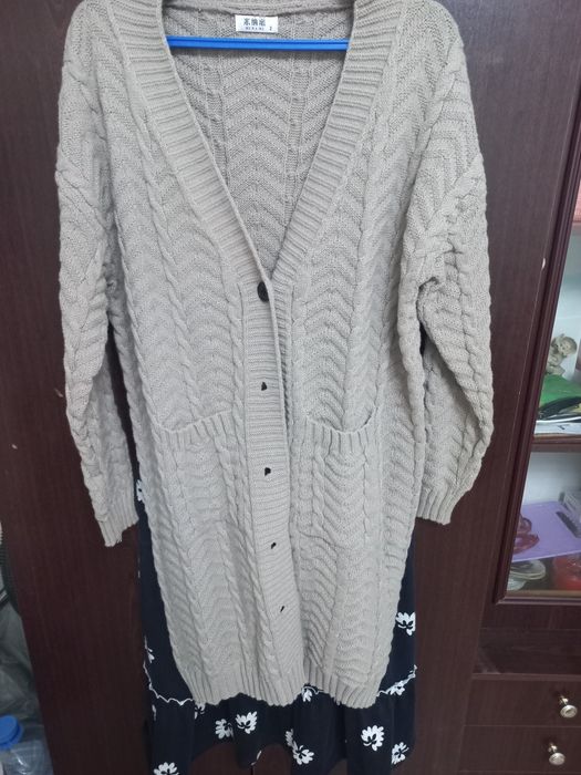Женский  вязанный  кардиган.