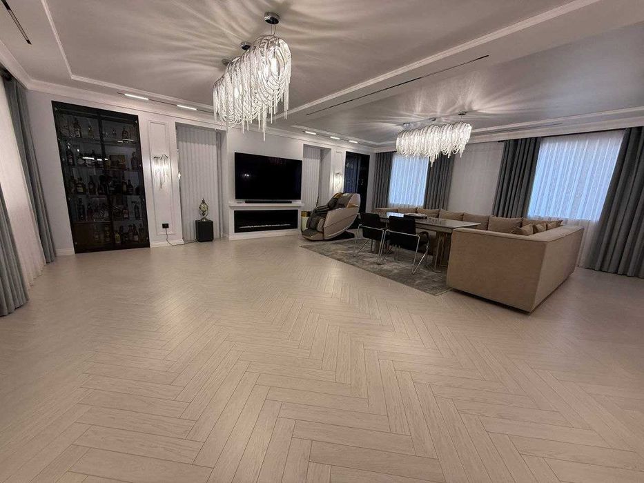 м.Беруни Турин банковский дом 4-комн 5/9 162 м² 2 с/у авторский ремонт