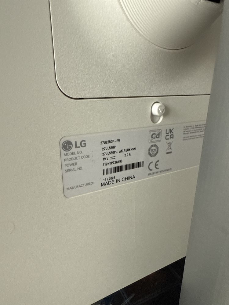 Monitor LG 27UL550P W 27 inches 4K UHD IPS Pe Garantie 2 ani