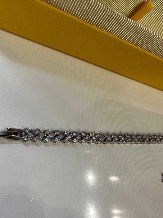 Гривна Сваровски / Гривна Swarovski - Нова