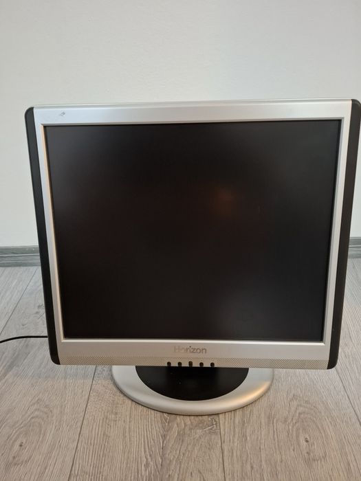 Vând DVR AKU 2804X + Monitor Horizon 17"