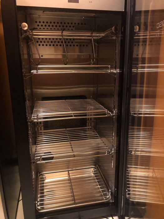 Хладилник за зряло меси ,колбаси и мезета