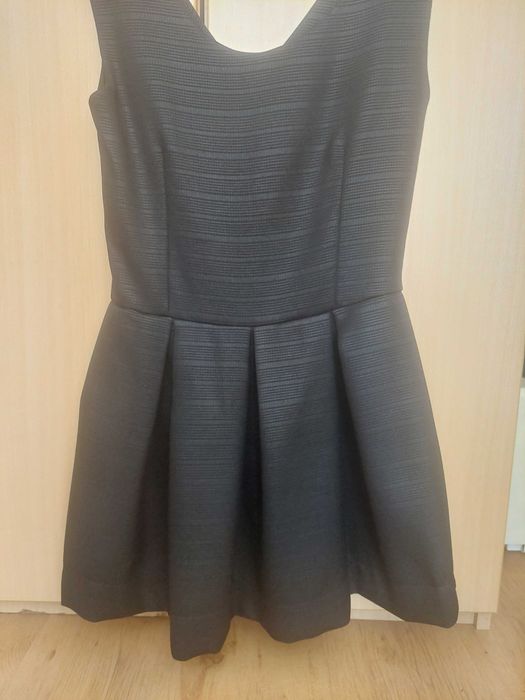 Черна къса рокля със смокинг