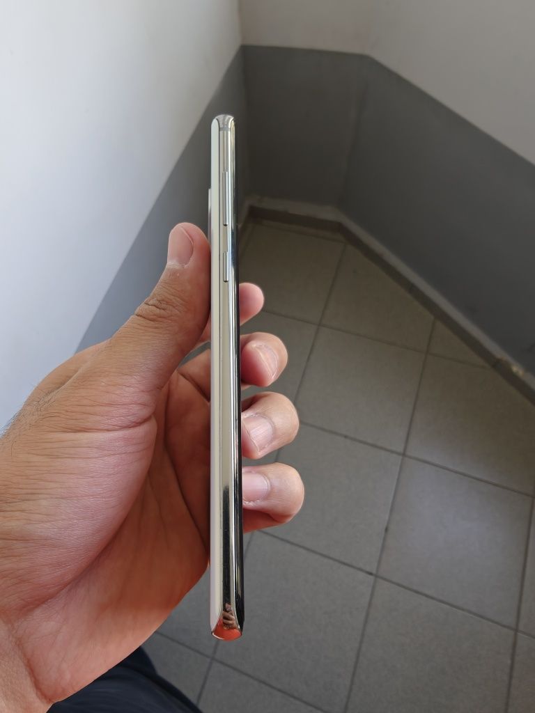 Samsung Galaxy S10 plus white