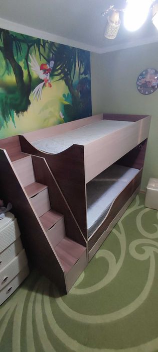 Детская двухъярусная кровать