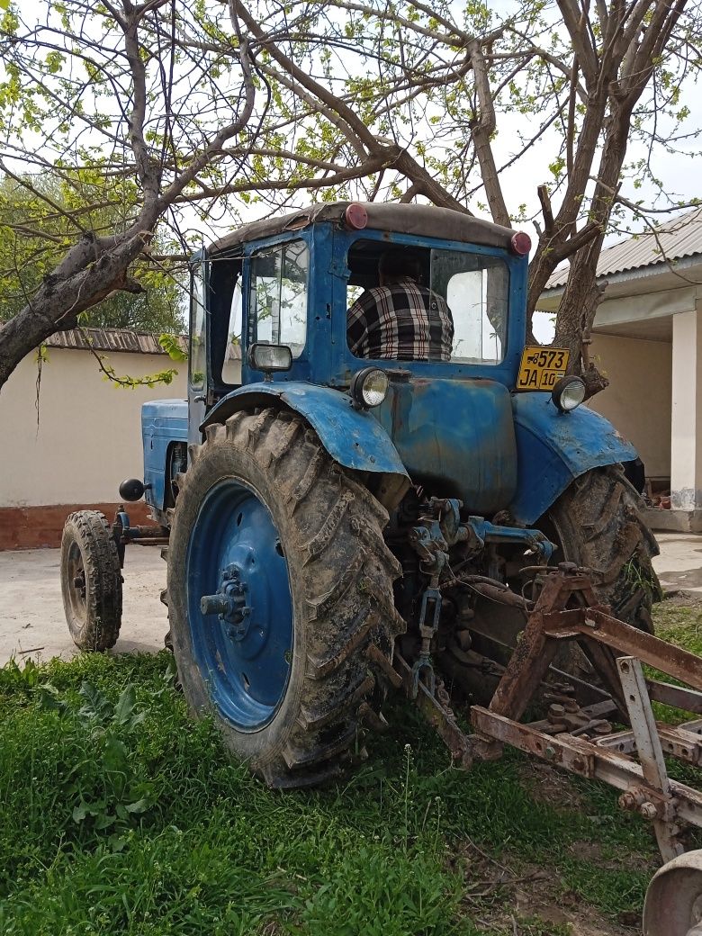 Traktor 1982 yil