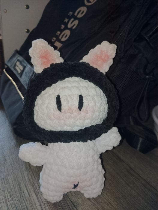 плюшевый вязанный котик в шапке