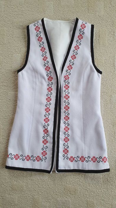 Vesta NOUA traditionala cu model brodat marime S