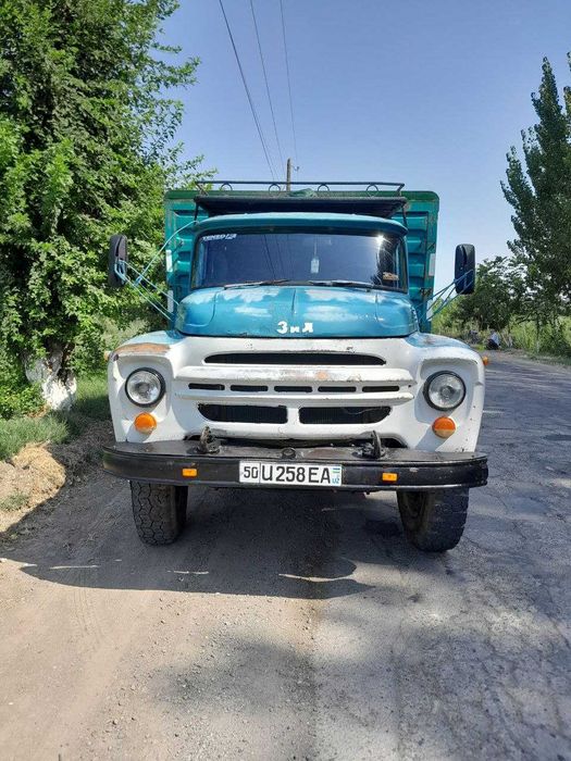 Yuk mashina Zil sotiladi