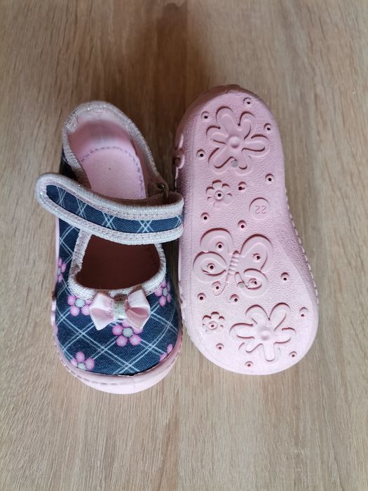 Детски дрешки и пантофи за момиче 86см