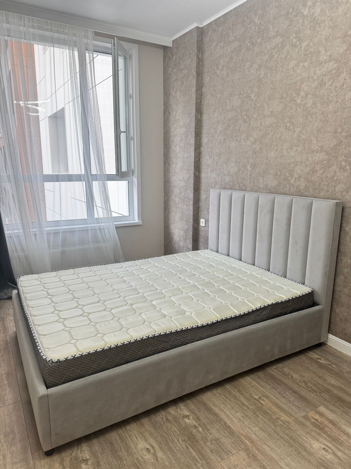 Кровать в спальню