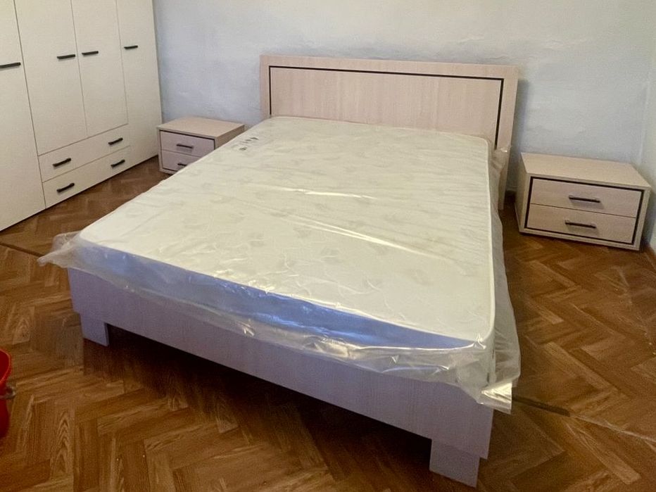 Продам кровать двуспальную в отличном состоянии