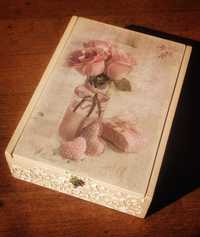 Дървена кутия за подарък изпълнен с любов!