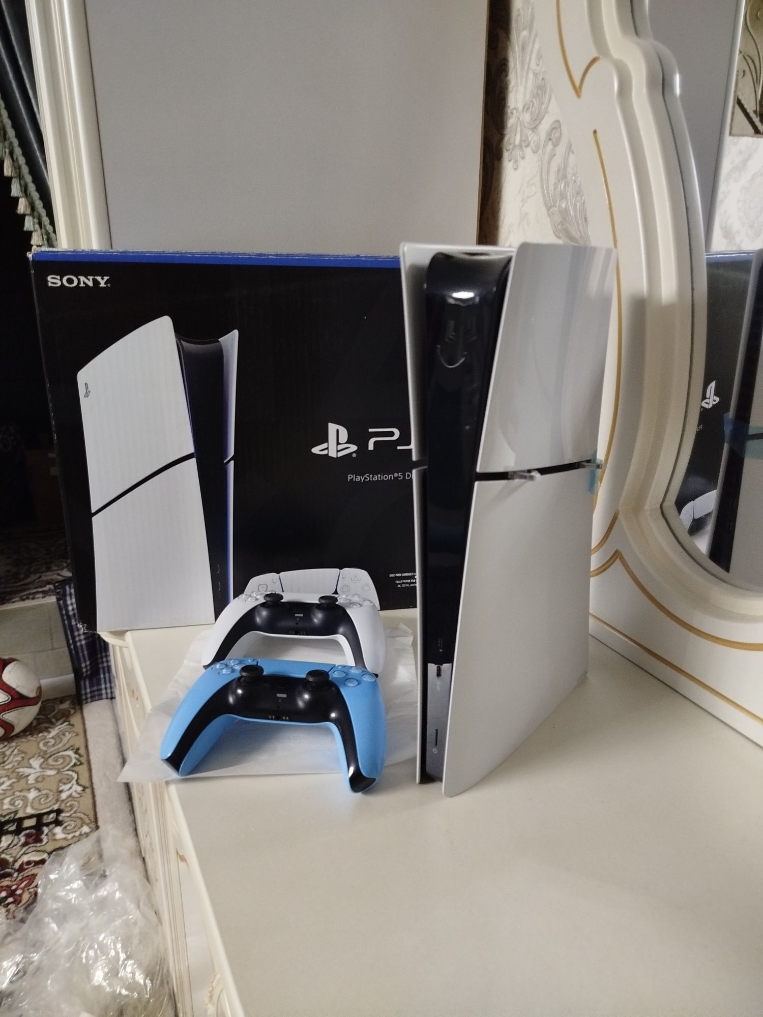 Продам Playstation 5 Slim 2 Джойстик 1 ТБ состояние как новый