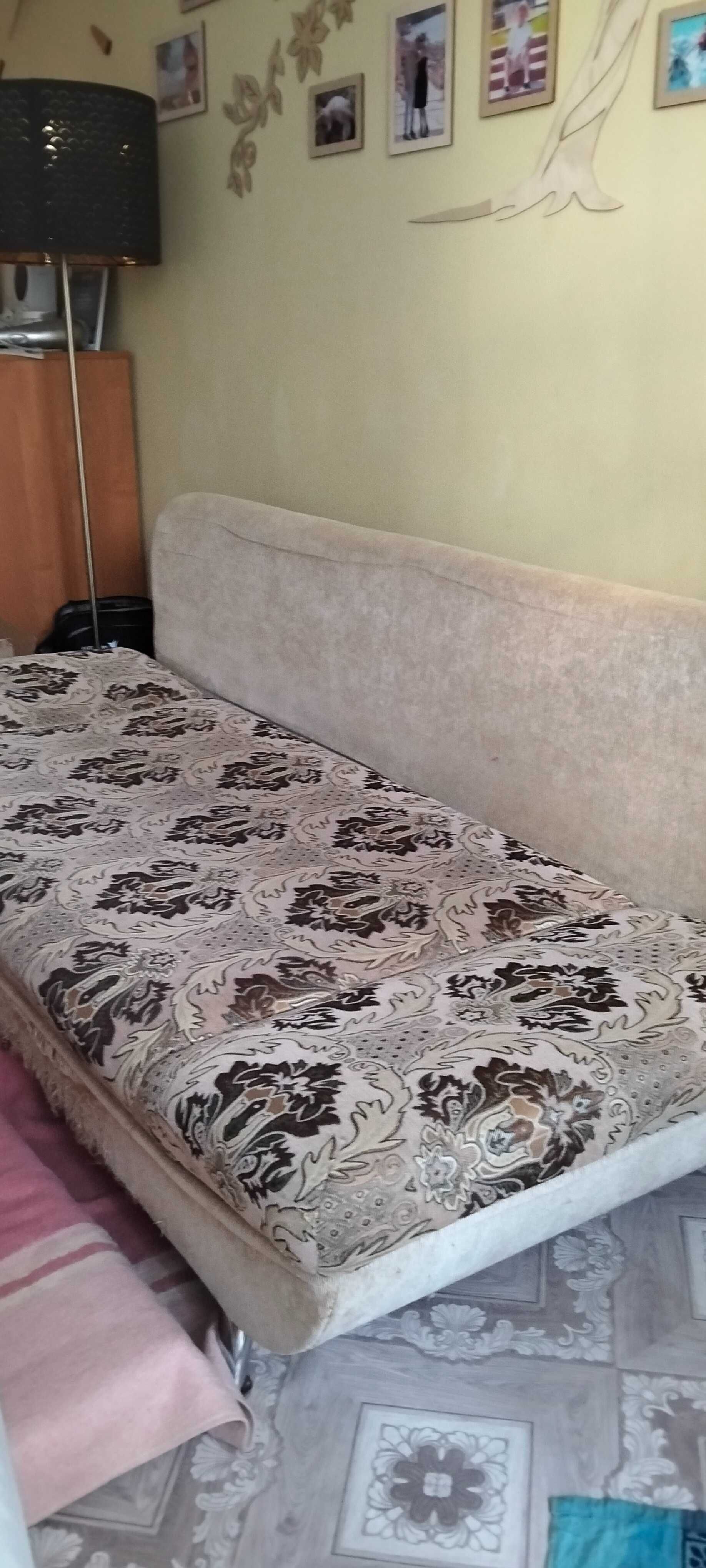 Отдам даром диван
