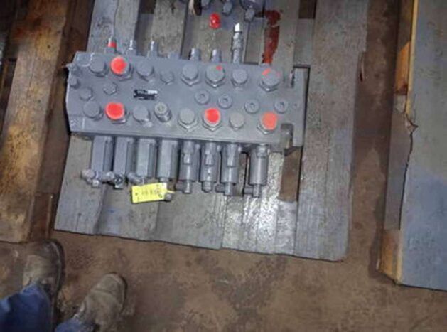 distribuitor hidraulic pentru excavator liebherr 312