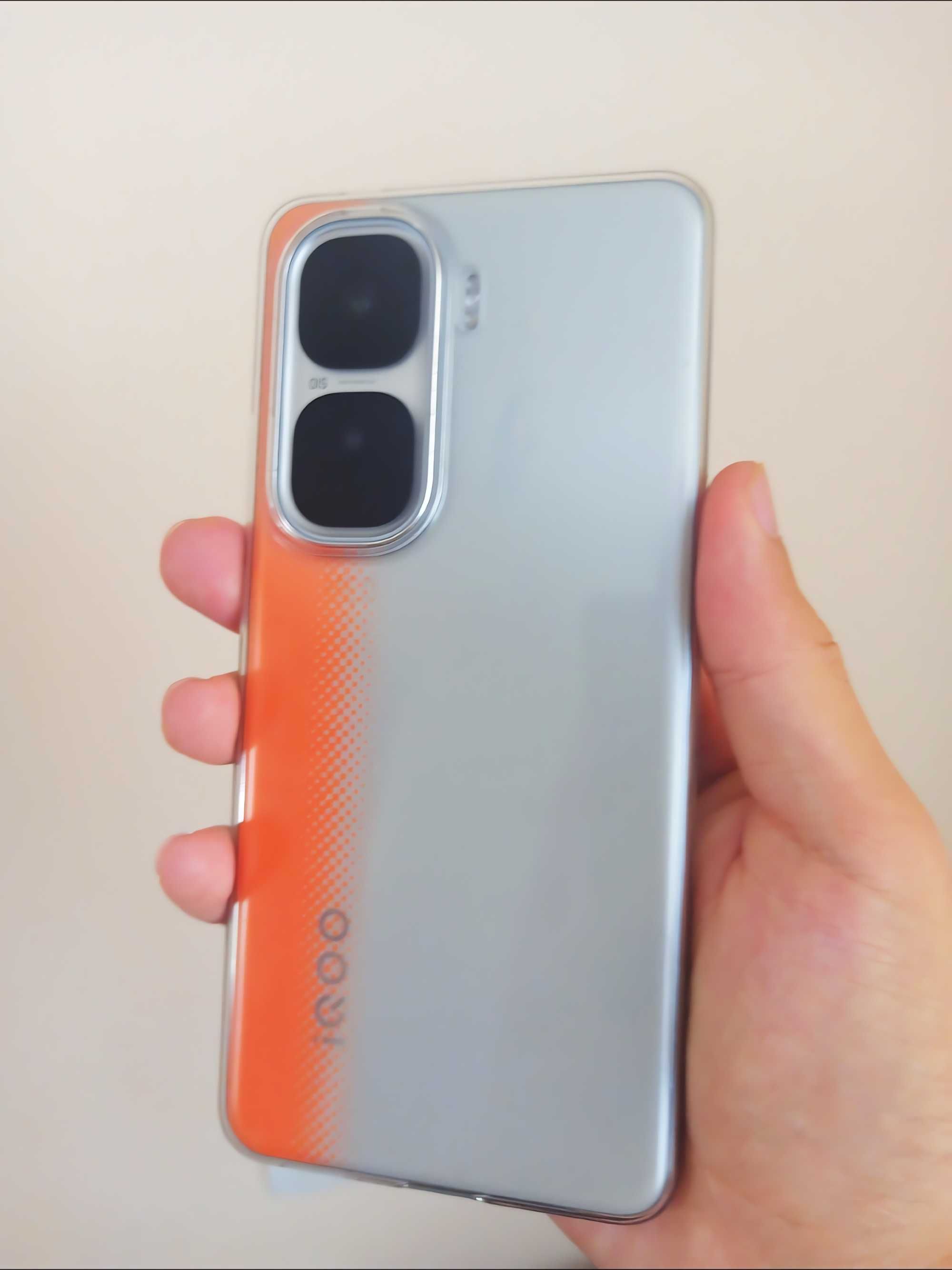iQOO Neo 10 12/256Gb