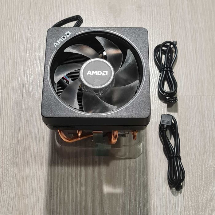 Procesor AMD Ryzen 7 3700X AM4 + Cooler RGB Wraith Prism