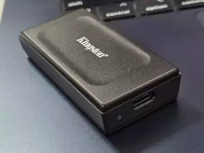 Vând SSD Extern - Kingston XS1000 2TB - NOU