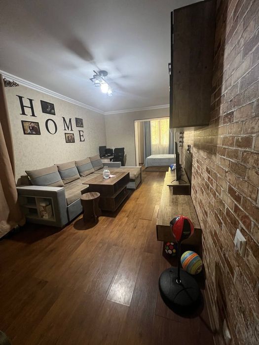 Срочно продается 1 комнатная квартира с балконом 2/6 в поселке Улугбек