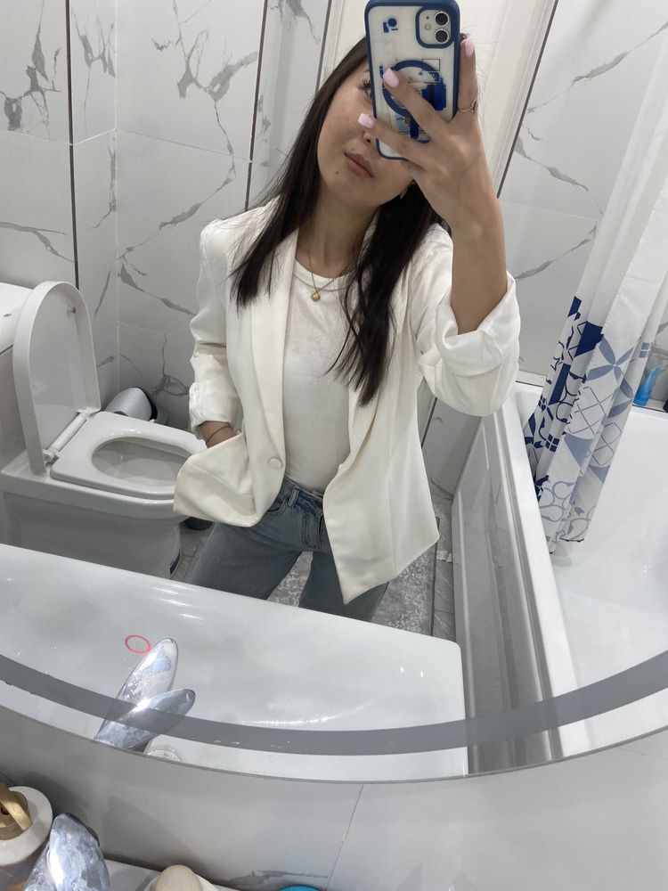 Пиджак белый продается